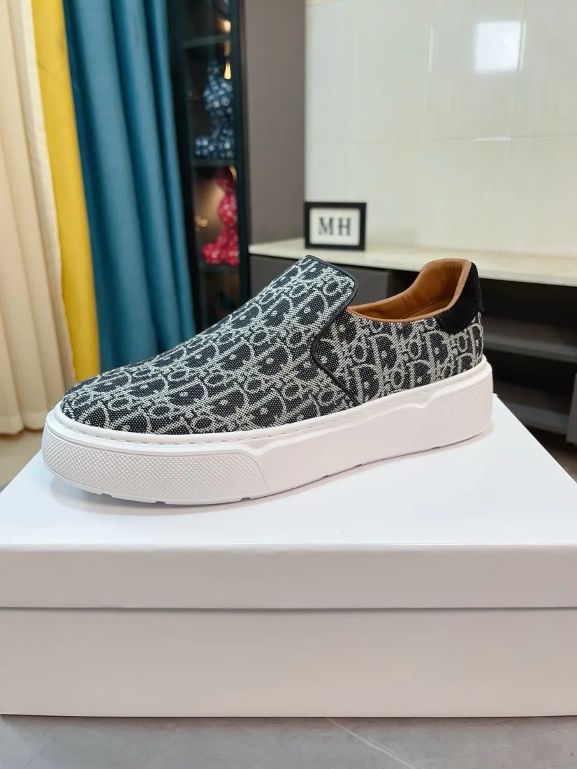 Men's men's shoes 💰380🌸🌸[Dior] 25ss new product B01 moral training shoes. The toe dimension design of the couple's style is a bit wider. The upper foot comfort is perfect. The threads are beautiful. Perfectly adaptable to trousers. Decorated with various classic details. It is an ideal choice for daily styling. Can be matched with various casual items to create exquisite looks. Fabric: top layer cowhide/lining sheepskin TPU original outsole Code number: 38-44, 45 customized
